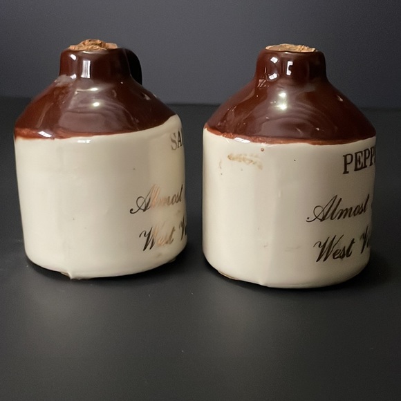 Stoneware Jug with Handle Salt and Pepper Shaker Souvenir West Virginia Vintage - Picture 4 of 7